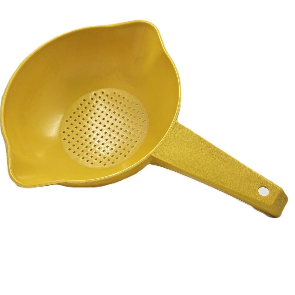 Classic Tupperware Colander Strainer With Handle #1200-2